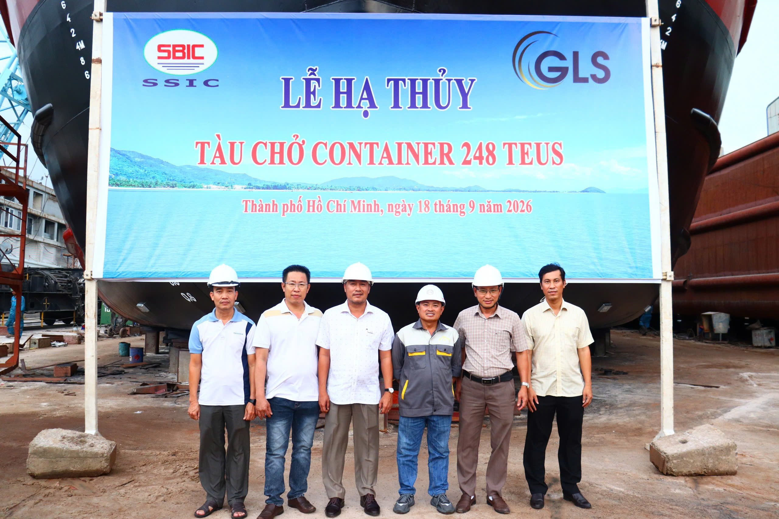 SSIC HẠ THỦY TÀU CONTAINER 248 TEU.