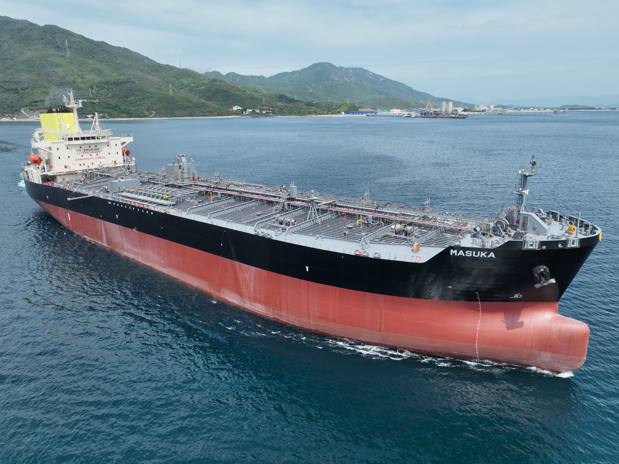 HVS tổ chức lễ đặt tên tàu dầu 50.000 DWT và hoạt động thiện nguyện tại Khánh Hòa