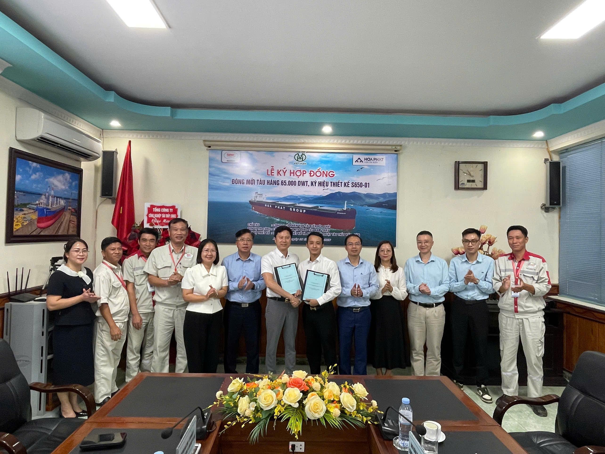 CÔNG TY ĐÓNG TÀU NAM TRIỆU: KÝ HỢP ĐỒNG ĐÓNG MỚI TÀU HÀNG 65.000 DWT S550-01: 