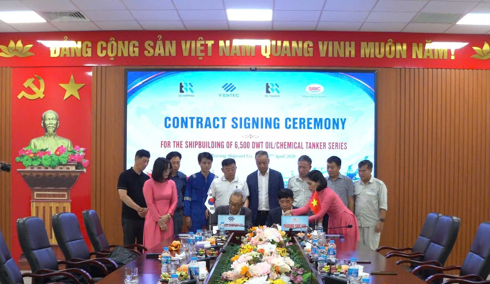 CÔNG TY ĐÓNG TÀU PHÀ RỪNG: KÝ KẾT HỢP ĐỒNG VÀ BIÊN BẢN GHI NHỚ ĐÓNG MỚI 10 TÀU CHỞ DẦU/HÓA CHẤT 6.500 DWT CHO CHỦ TÀU HÀN QUỐC