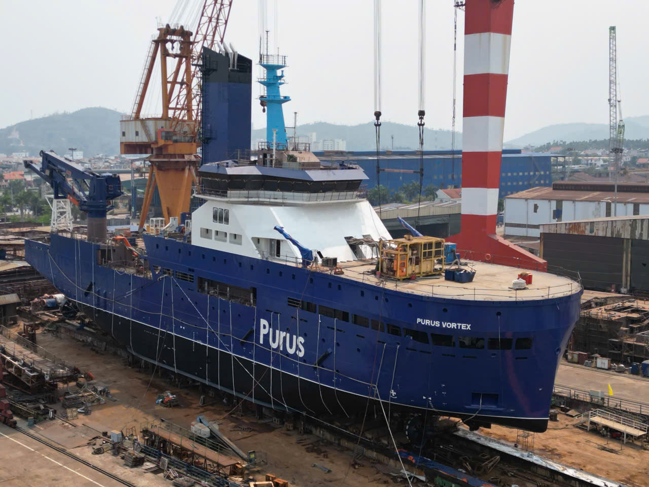 CÔNG TY ĐÓNG TÀU HẠ LONG HẠ THỦY THÀNH CÔNG TÀU DỊCH VỤ ĐIỆN GIÓ CSOV 9020 – YN552211