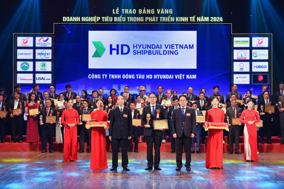 HUYNDAI VIET NAM ( HVS)  THUỘC TOP “10 DOANH NGHIỆP TIÊU BIỂU TRONG PHÁT TRIỂN KINH TẾ NĂM 2024”