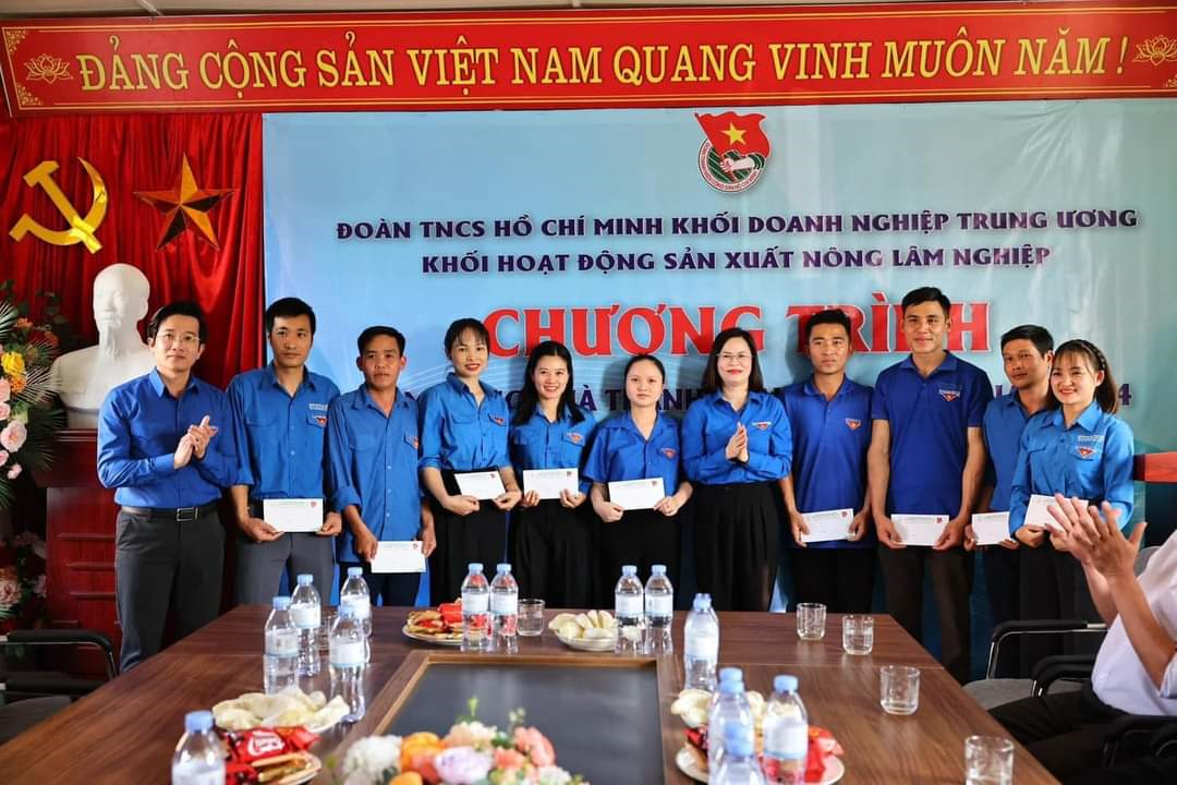 ĐOÀN TỔNG CÔNG TY CÔNG NGHIỆP TÀU THỦY THAM GIA KHỞI ĐỘNG THÁNG THANH NIÊN VÀ PHÁT ĐỘNG TẾT TRỒNG CÂY ĐỜI ĐỜI NHỚ ƠN BÁC HỒ NĂM 2024 CÙNG ĐOÀN KHỐI DOANH NGHIỆP TRUNG ƯƠNG