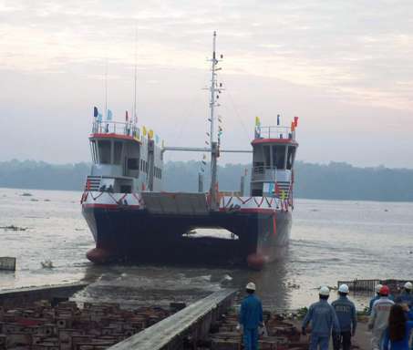 SSIC đóng và hạ thuỷ thành công phà khách 2 thân