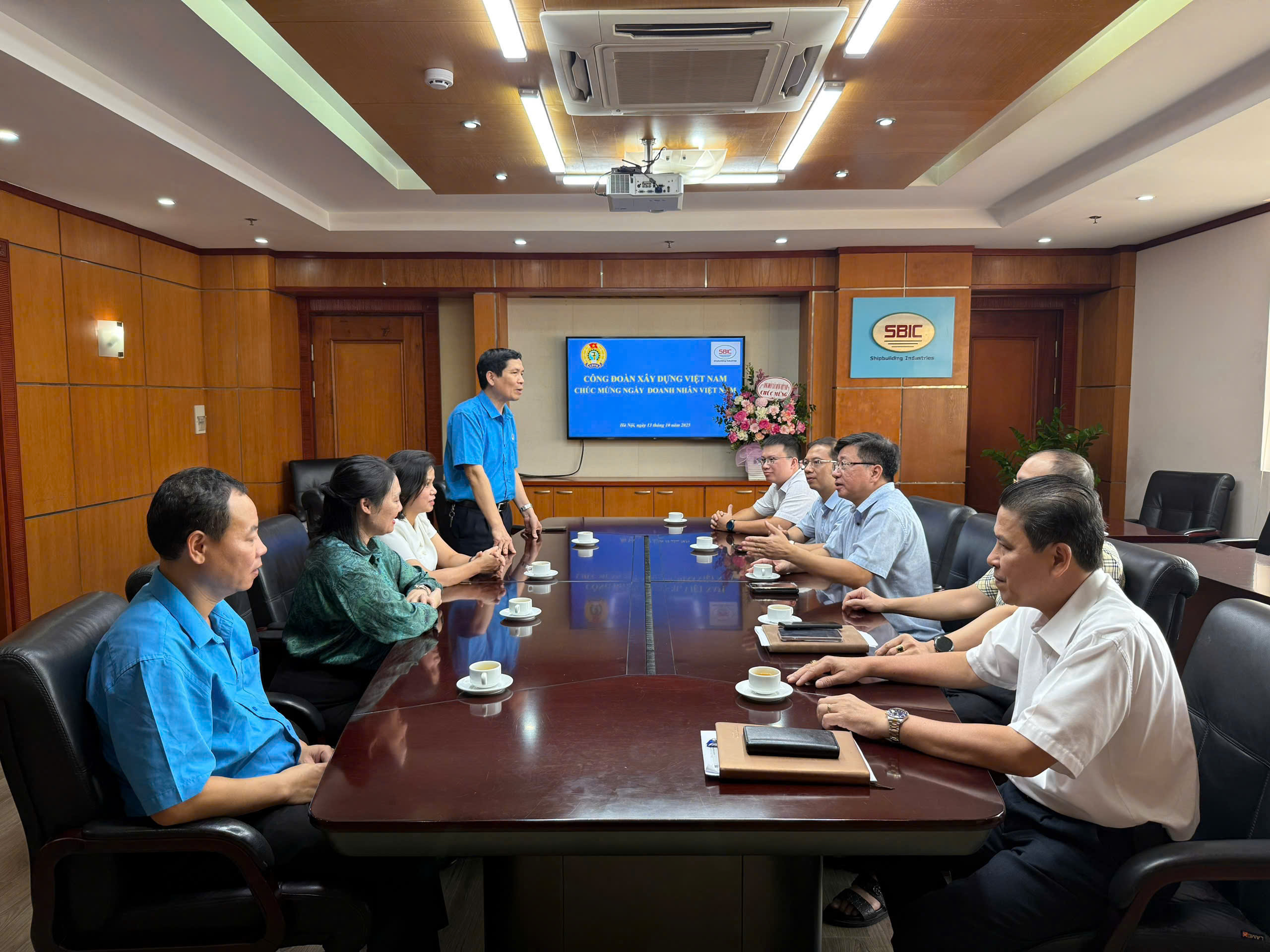 CÔNG ĐOÀN XÂY DỰNG VIỆT NAM CHÚC MỪNG LÃNH ĐẠO TỔNG CÔNG TY CÔNG NGHIỆP TÀU THỦY NHÂN NGÀY DOANH NHÂN VIỆT NAM