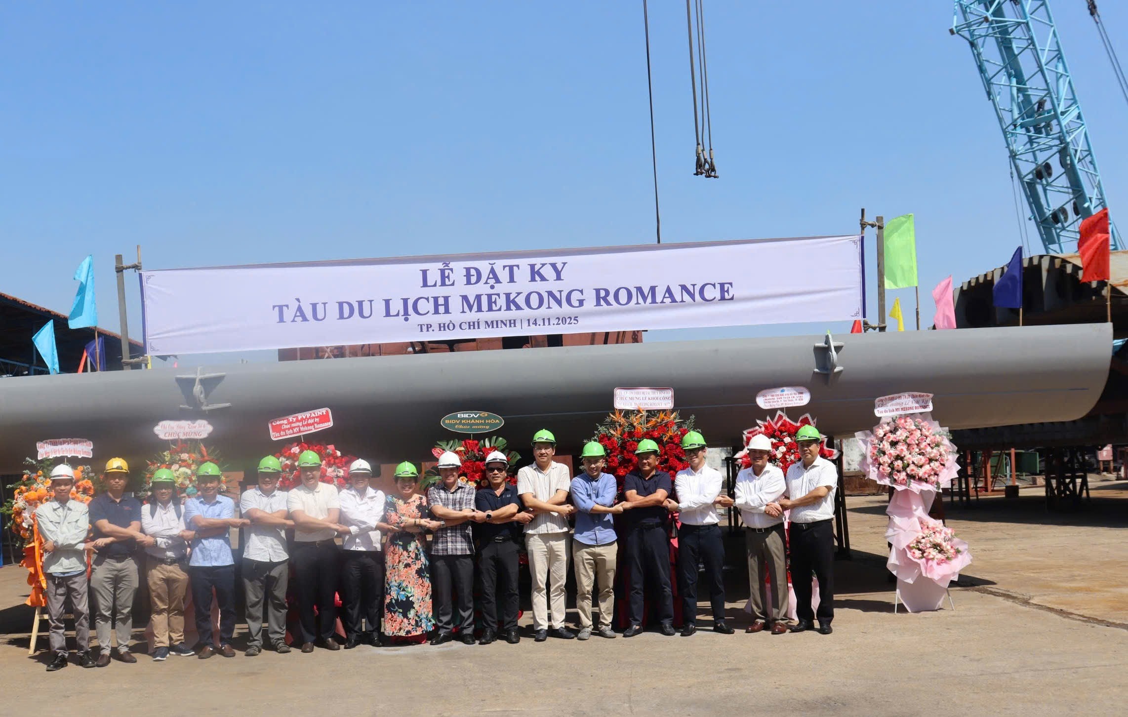 CÔNG TY CÔNG NGHIỆP TÀU THỦY SÀI GÒN: ĐẶT KY TÀU DU LỊCH MEKONG ROMANCE.