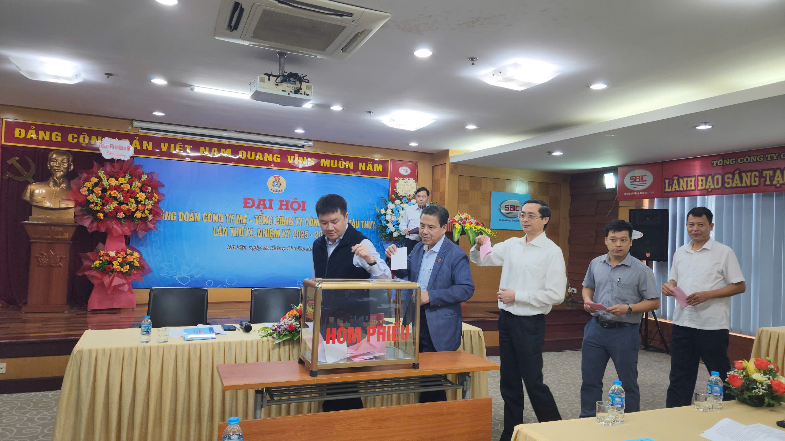 CÁC TỔ CHỨC CÔNG ĐOÀN CƠ SỞ : LAO ĐỘNG GIỎI, LAO ĐỘNG SÁNG TẠO”, GÓP PHẦN XÂY DỰNG TỔNG CÔNG TY 