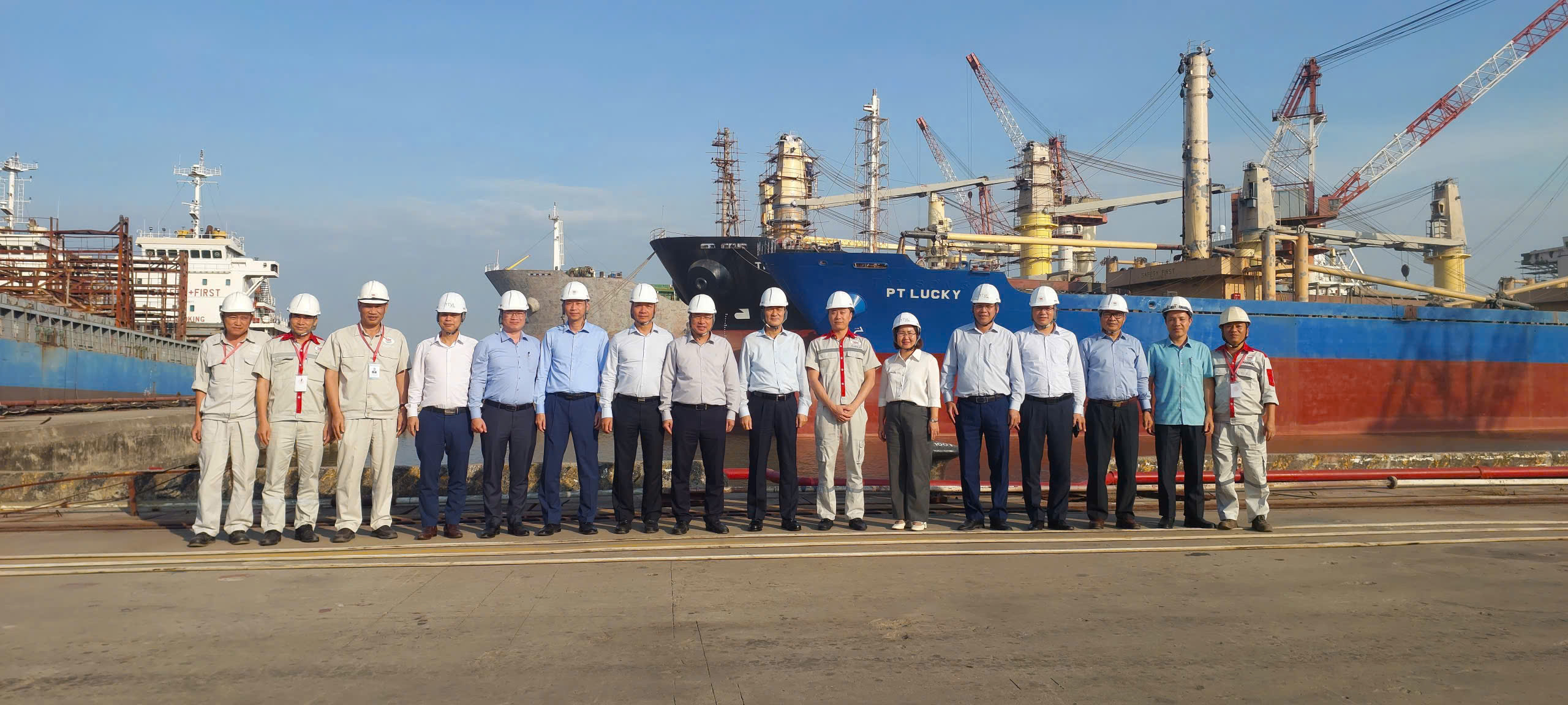 CỤC TRƯỞNG CỤC ĐĂNG KIỂM VIỆT NAM LÀM VIỆC VỚI CÁC ĐƠN VỊ THÀNH VIÊN TỔNG CÔNG TY .