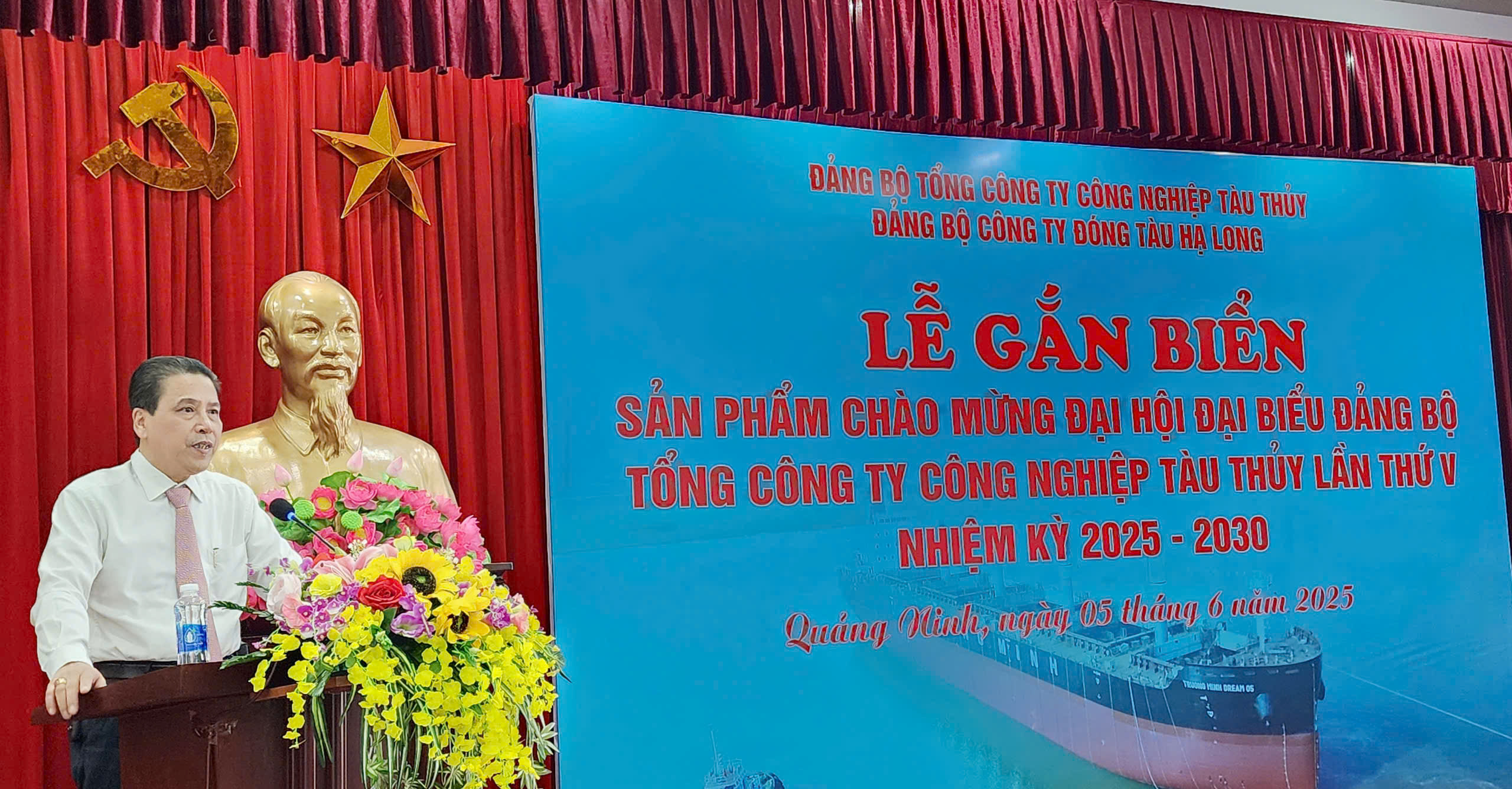 GẮN BIỂN SẢN PHẨM CHÀO MỪNG ĐẠI HỘI ĐẢNG BỘ TỔNG CÔNG TY LẦN THỨ V – NHIỆM KỲ 2025 -2030