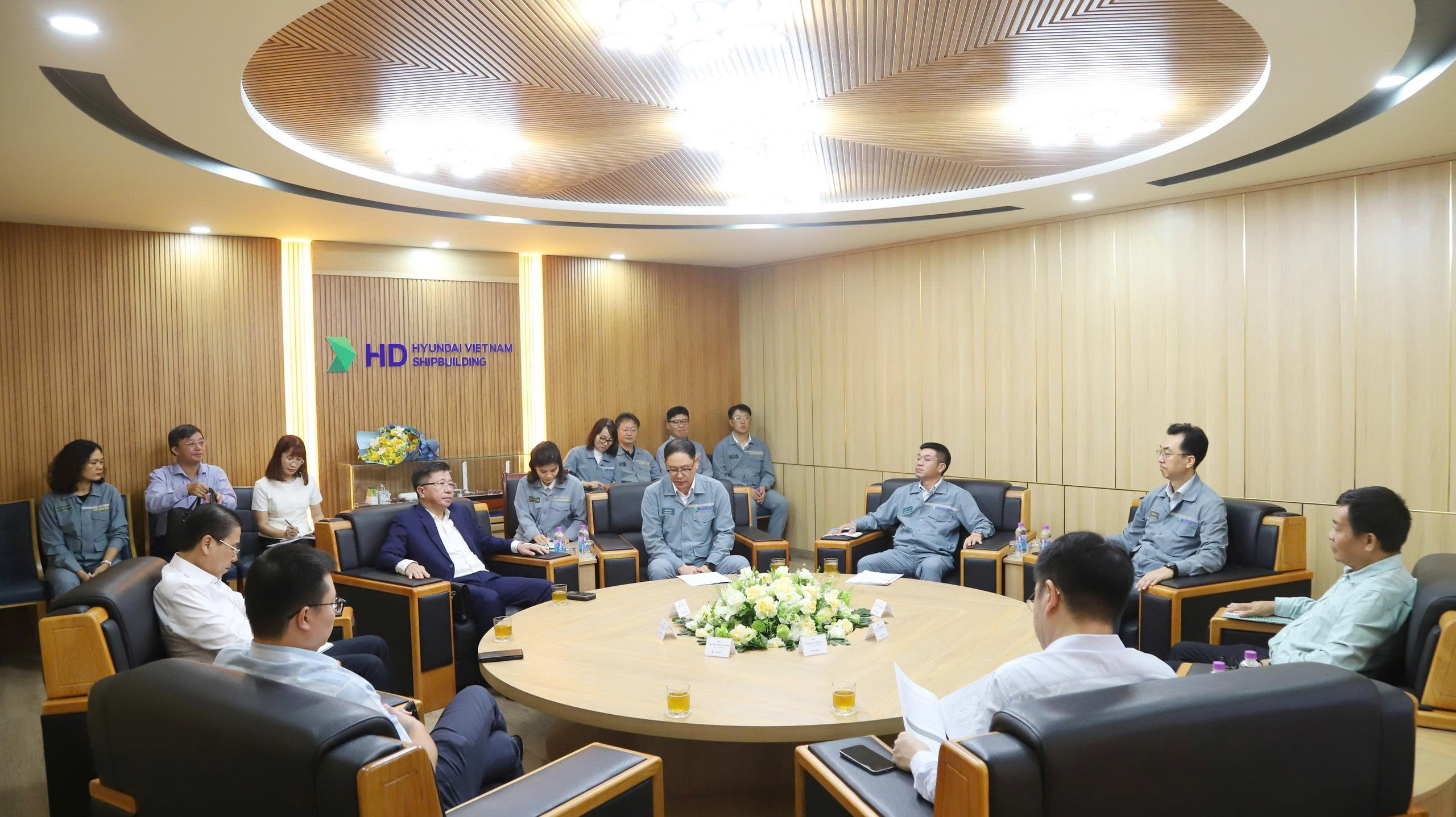  CHỦ TỊCH HỘI ĐỒNG THÀNH VIÊN SBIC ĐẾN THĂM VÀ LÀM VIỆC TẠI CÔNG TY TNHH ĐÓNG TÀU HD HYUNDAI VIỆT NAM