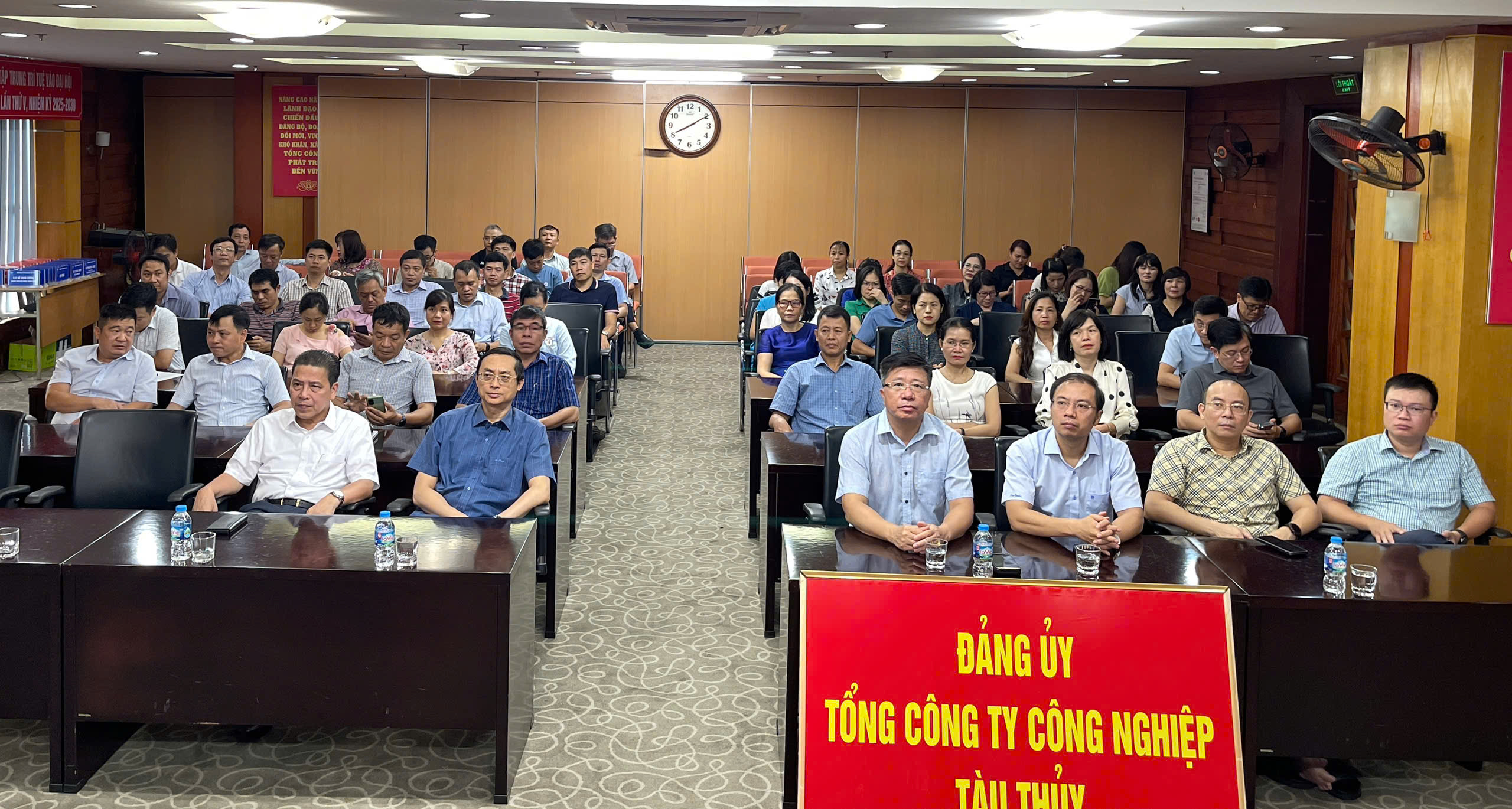 ĐẢNG ỦY TỔNG CÔNG TY CÔNG NGHIỆP TÀU THỦY THAM GIA HỘI NGHỊ TOÀN QUỐC QUÁN TRIỆT, TRIỂN KHAI THỰC HIỆN NGHỊ QUYẾT CỦA BỘ CHÍNH TRỊ