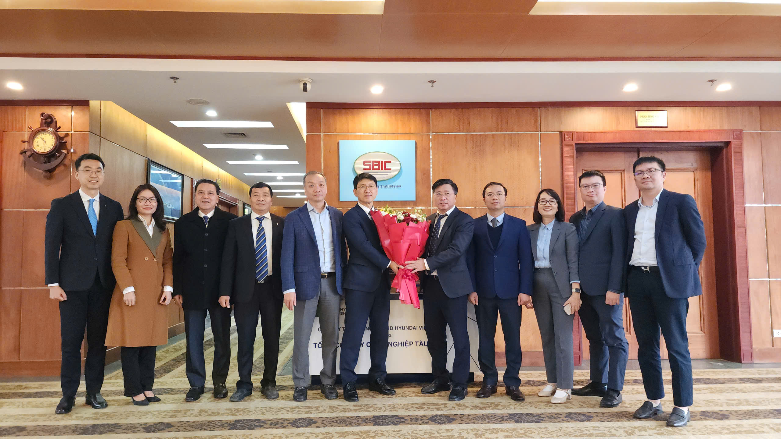 CÔNG TY TNHH ĐÓNG TÀU HYUNDAI VIỆT NAM LÀM VIỆC VỚI SBIC: 