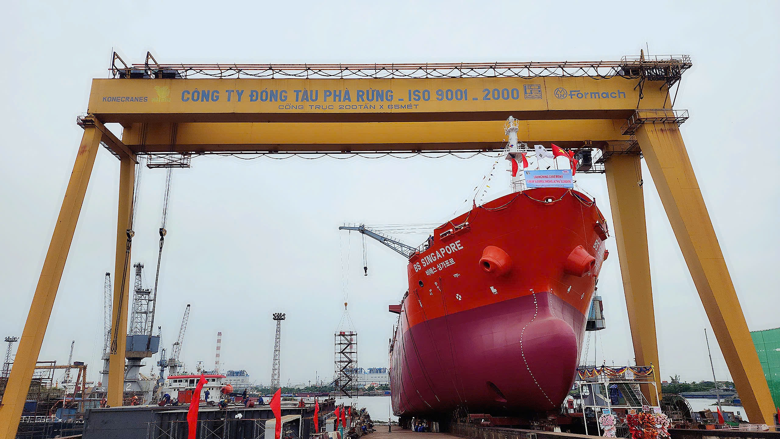 CÔNG TY ĐÓNG TÀU PHÀ RỪNG: HẠ THỦY THÀNH CÔNG TÀU DẦU/HÓA CHẤT YN-05 “BS SINGAPORE” VÀ ĐẤU ĐÀ TÀU YN-06 TRỌNG TẢI 13.000 TẤN XUẤT KHẨU SANG HÀN QUỐC
