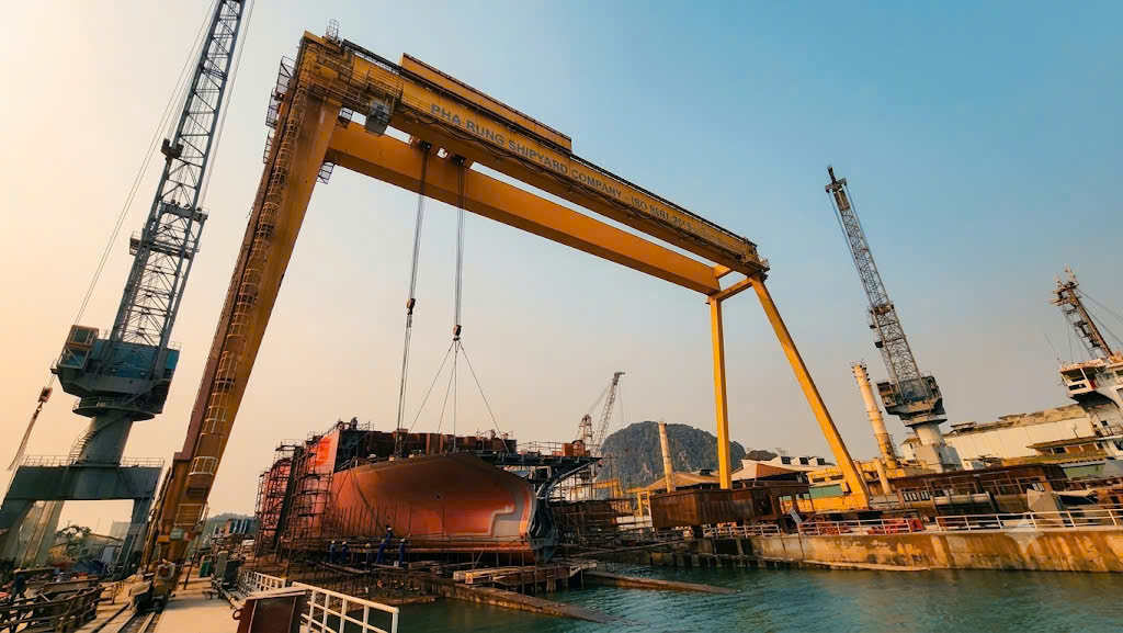 CÔNG TY ĐÓNG TÀU PHÀ RỪNG: KIÊN ĐỊNH MỤC TIÊU KÉP, TẠO ĐÀ BỨT PHÁ TRONG 6 THÁNG CUỐI NĂM 