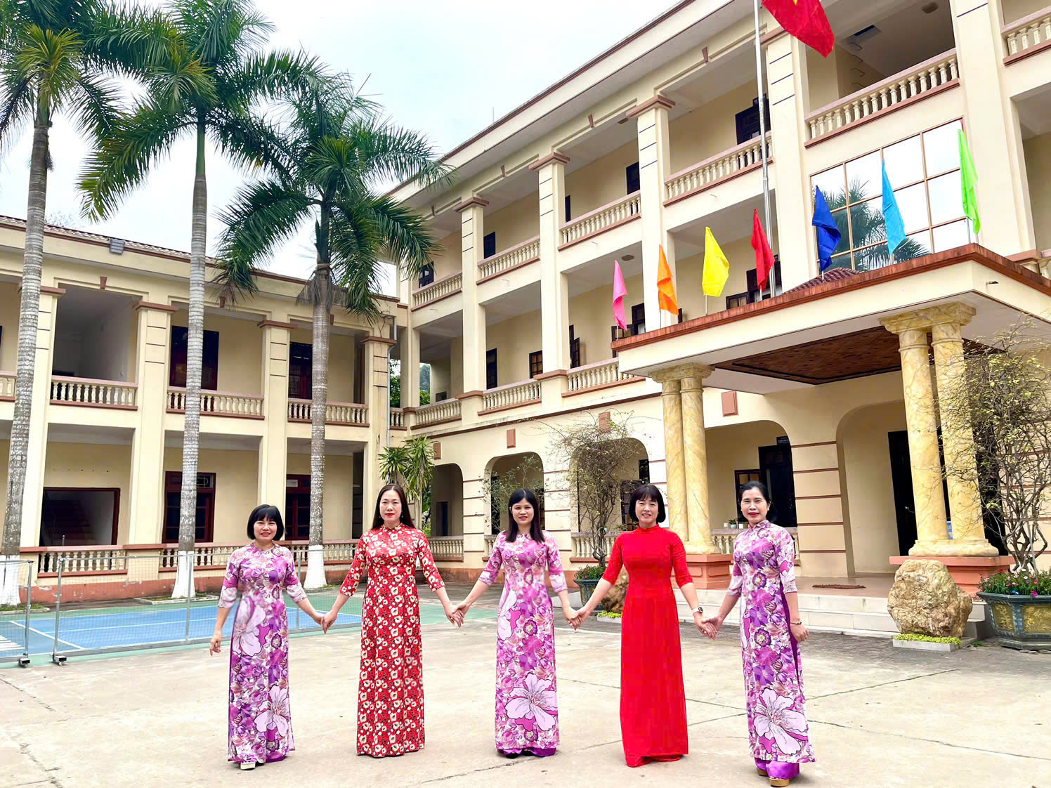 LẶNG LẼ TỎA SÁNG NƠI TUYẾN SAU SẢN XUẤT 