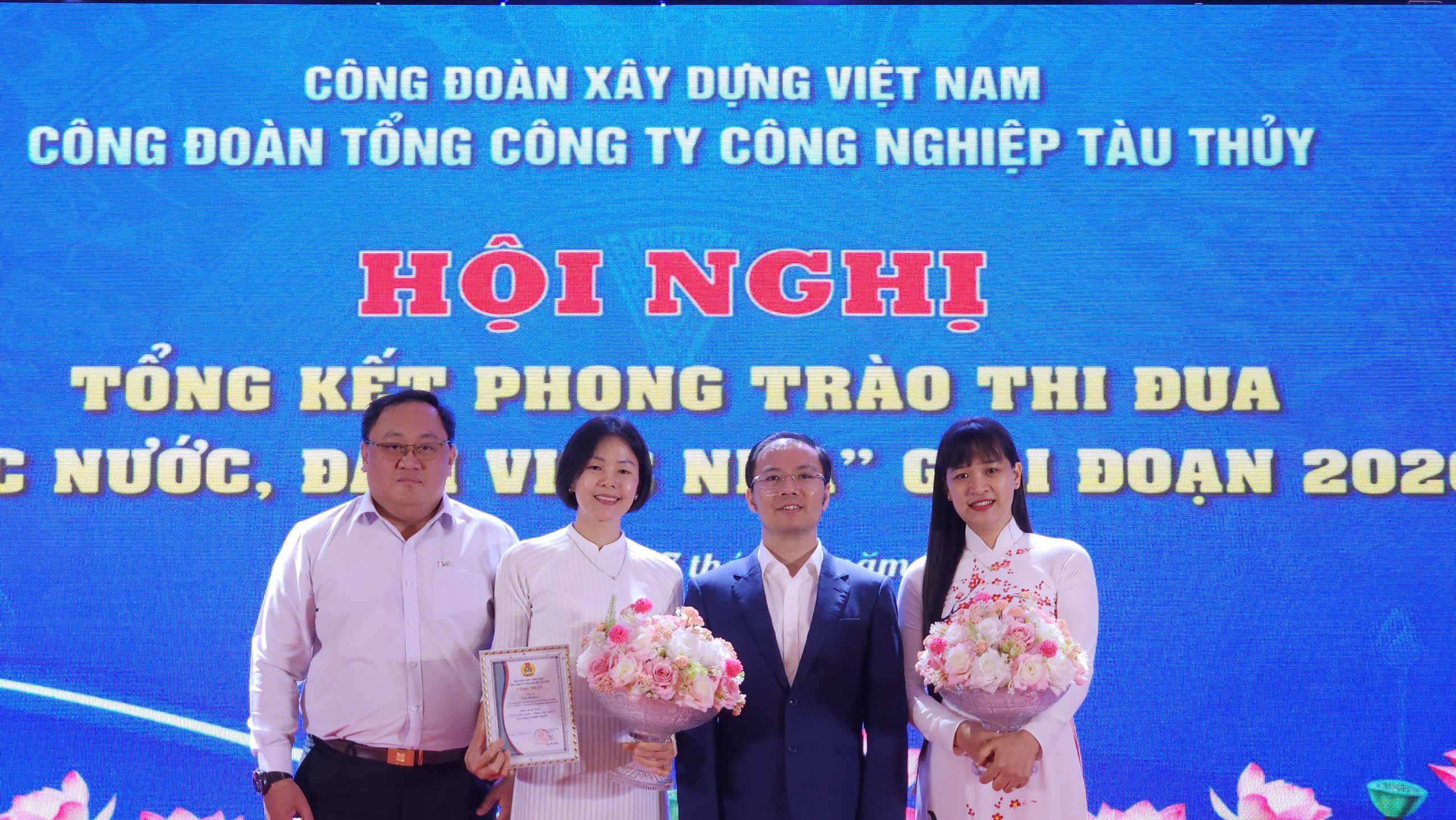 Bản lĩnh, tận tâm và trọn vẹn hai vai “giỏi việc nước, đảm việc nhà”