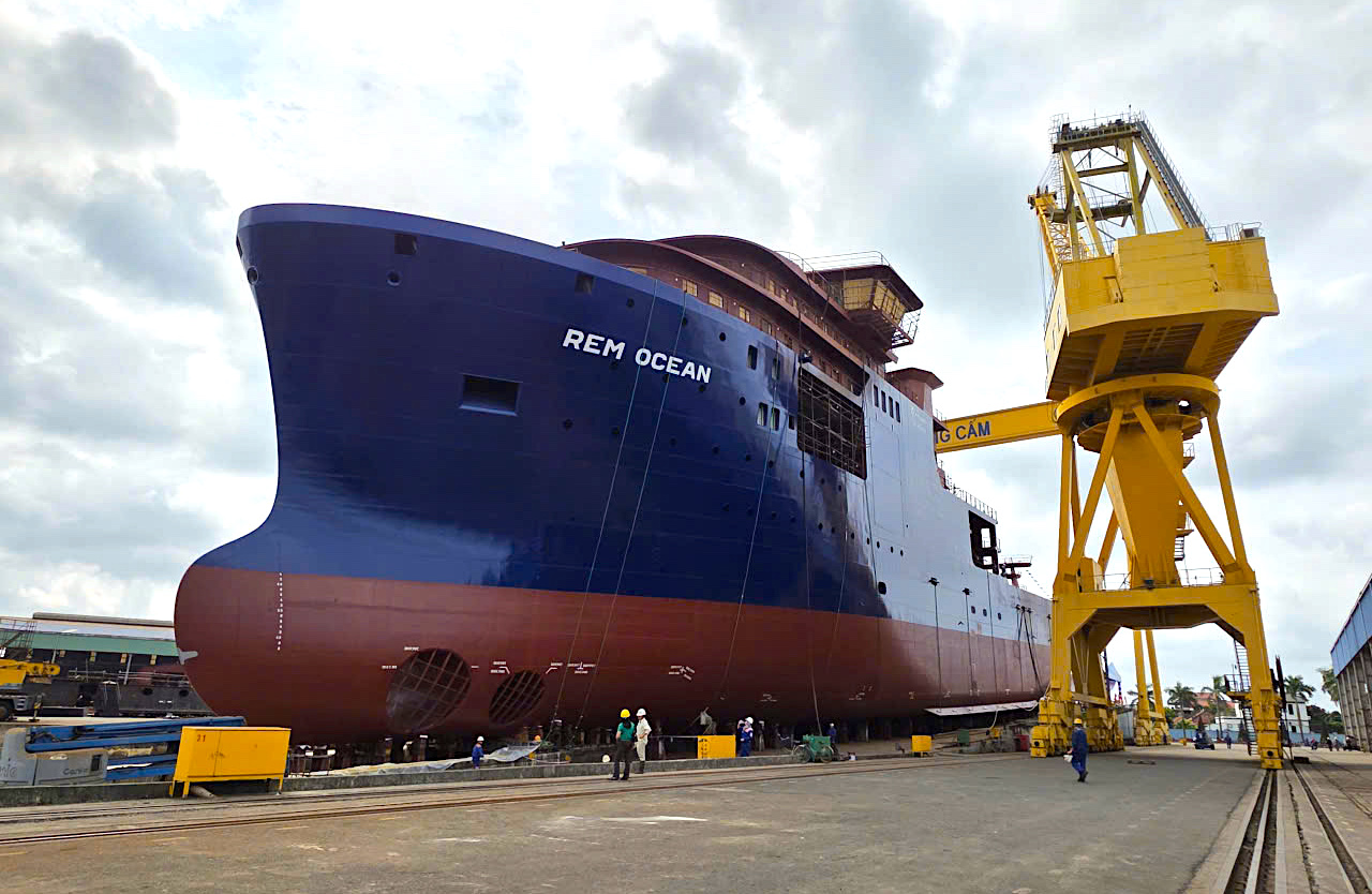 HẠ THỦY THÀNH CÔNG TÀU ST245 SỐ 83 – DẤU ẤN HỢP TÁC QUỐC TẾ VÀ ĐỊNH HƯỚNG CÔNG NGHỆ XANH