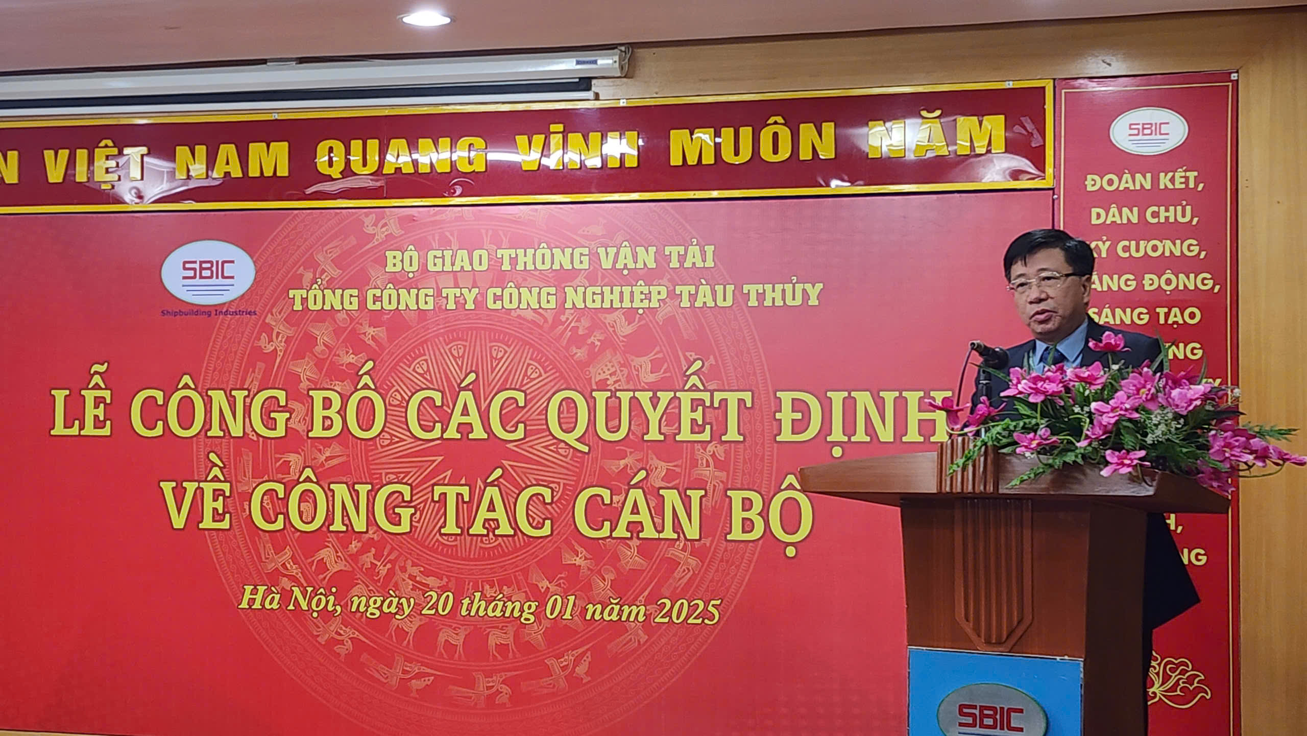 LỄ CÔNG BỐ CÁC QUYẾT ĐỊNH VỀ CÔNG TÁC CÁN BỘ