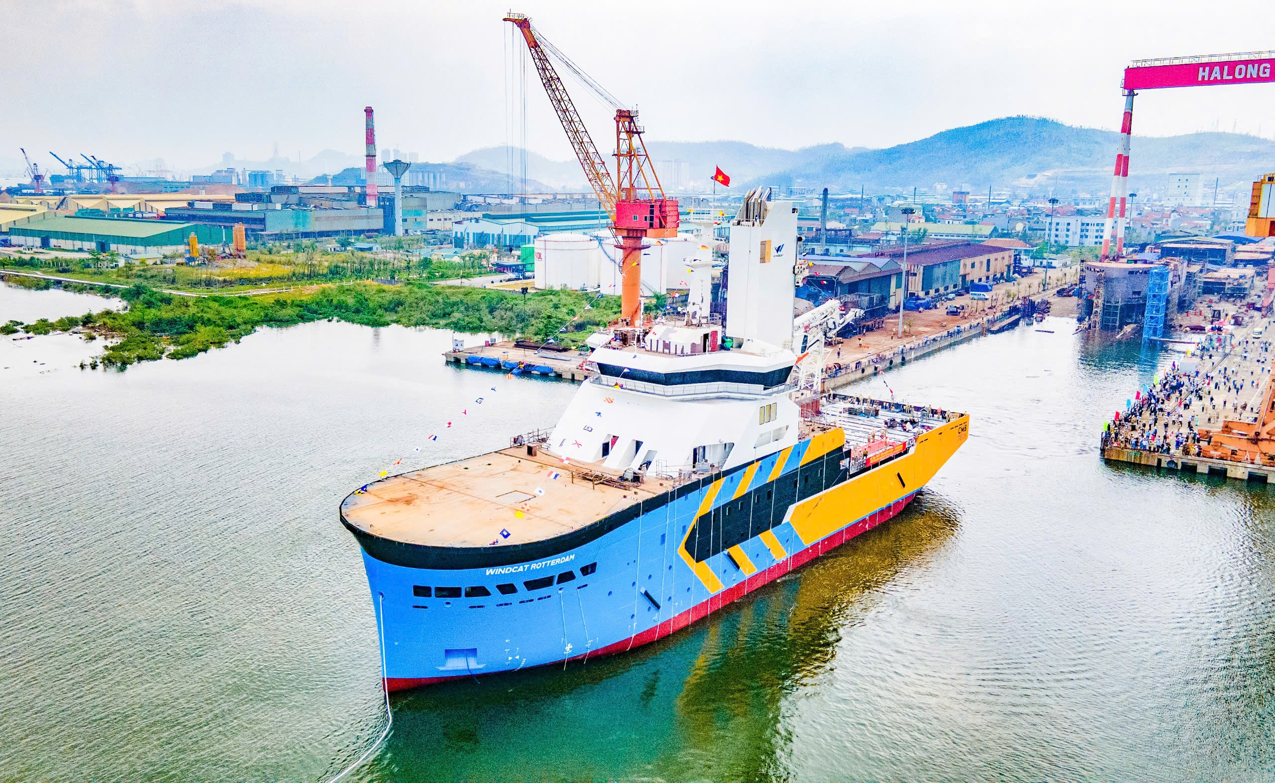 CÔNG TY ĐÓNG TÀU HẠ LONG: BÀN GIAO TÀU WINDCAT ROTTERDAM (CSOV  8720 - YN552205)
